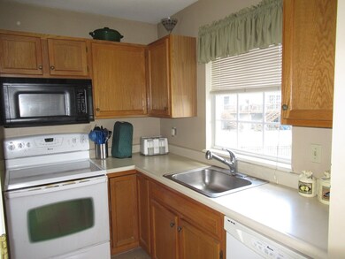 34 Waters Edge unit 34, Ludlow, MA 01056 - photo 3