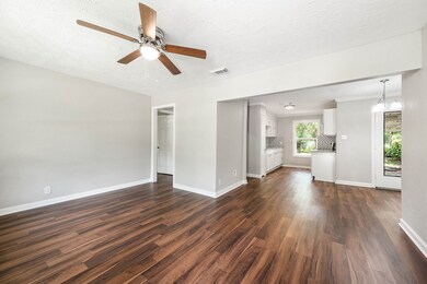 210 Mclemore Dr, Alvin, TX 77511 - photo 3