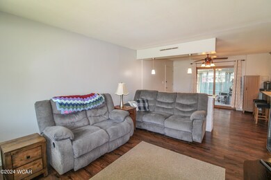Mackenzie Living room3