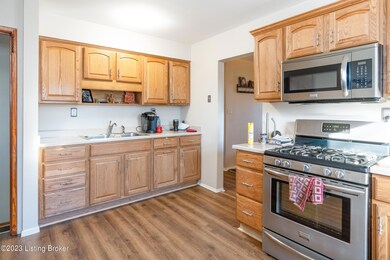 9224 Lantana Dr, Louisville, KY 40229 - photo 5