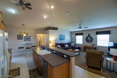 OPEN SPACIOUS KITCHEN w/Snack Bar, Bistro Dinette