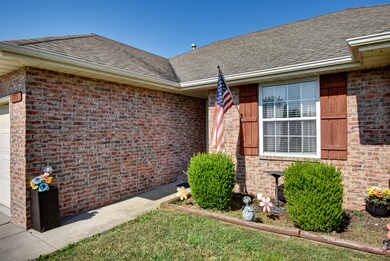 733 S Hickory Ln-5