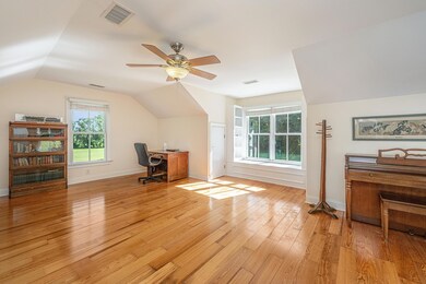 HUGE BONUS ROOM