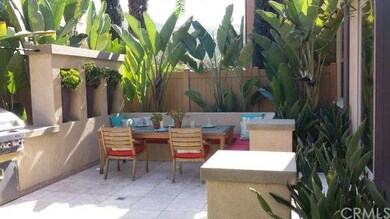 Entertainers courtyard with built in BBQ makes lif