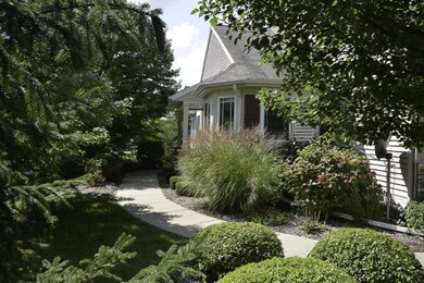 1363VillageCir_02