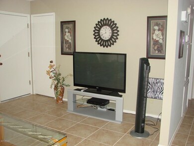 Great Room w/Front Entry and Closet