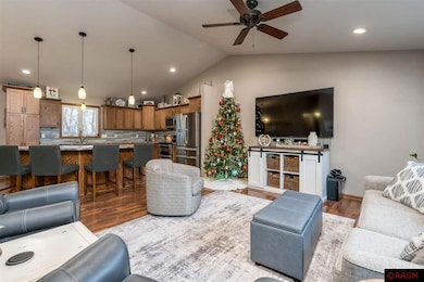 839 839 Fieldcrest Dr, Mankato, MN 56001 - photo 5