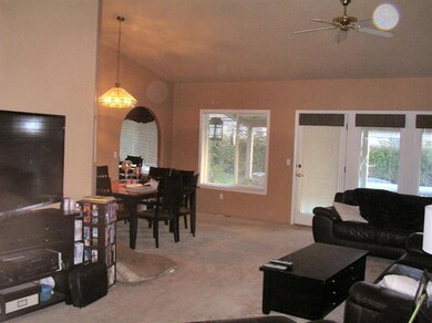 2476 Greenridge Dr unit 3, Medford, OR 97504 - photo 3
