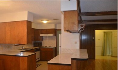 808 Michael St, Alvin, TX 77511 - photo 5