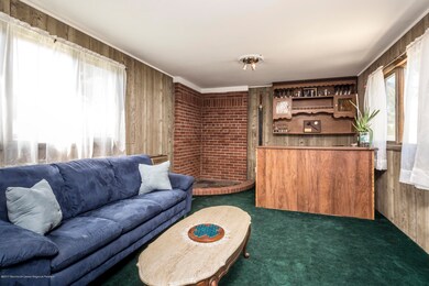 16_Family Room