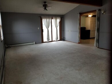 211 E Meadow Ln, Columbus Junction, IA 52738 - photo 4