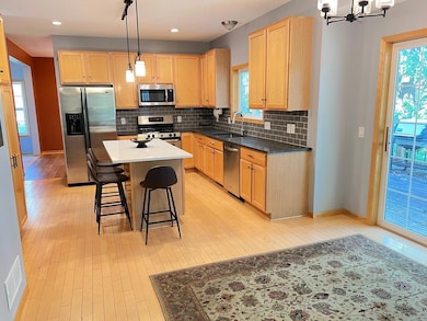 9' ceilings on main level