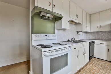 119 Main St unit 5, New London, NH 03257 - photo 2