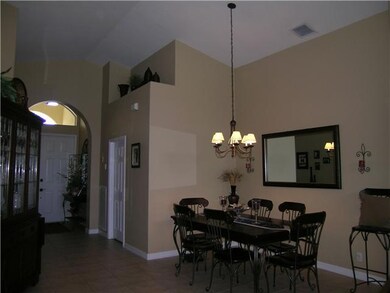 Den/Family/Great Room. Tasteful decorator colors t