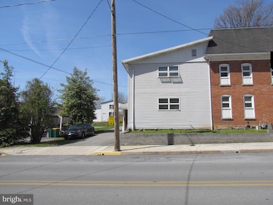 115 N Broad St unit 2ND FLOOR/ FRONT, Waynesboro, PA 17268 - photo 2