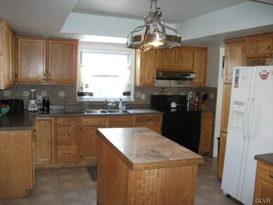 117 E Ettwein St, Bethlehem, PA 18018 - photo 2