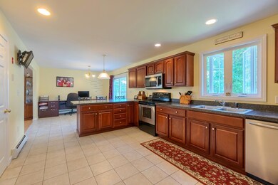 173 Tibbett Cir, Fitchburg, MA 01420 - photo 3