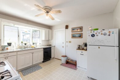 56 Edgecliff Rd unit 58, Watertown, MA 02472 - photo 6