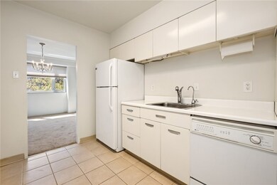 Another View Of The Kitchen As You Enter The Dinin