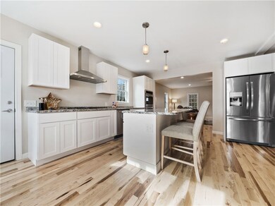 19 Commonwealth Ave, Barrington, RI 02806 - photo 5