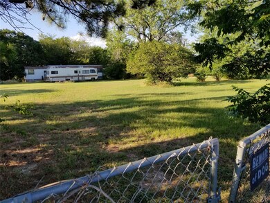 3220 Twin Creeks Dr, Cleburne, TX 76031 - photo 2