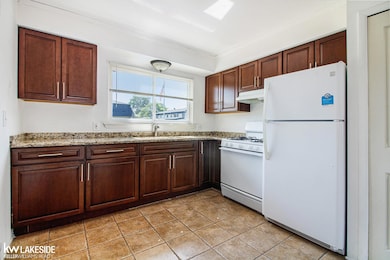 28306 Universal Dr, Warren, MI 48092 - photo 6