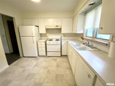 2334 Adams St, Davenport, IA 52803 - photo 6