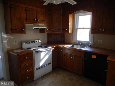 332 S State St, Leola, PA 17540 - photo 6