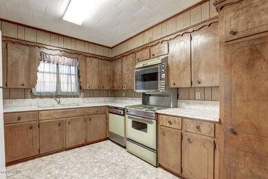 302 Kees Circle-7