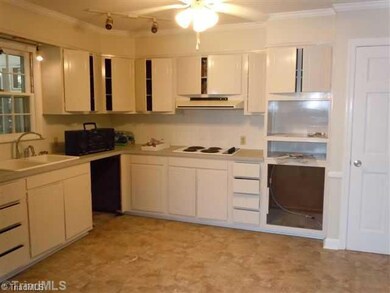Kitchen. Kitchen/Dining