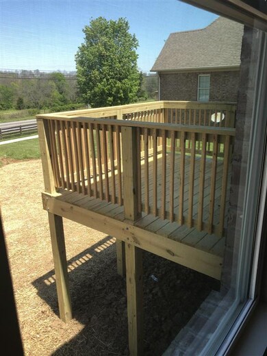 10 x 10 Deck off the Kitchen to Enjoy!