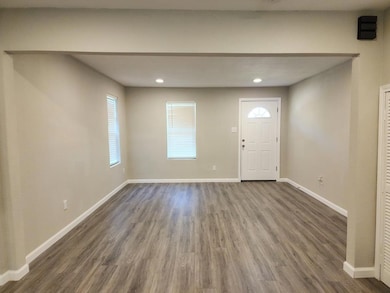 402 W Carolina St, Palestine, TX 75803 - photo 2