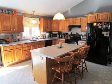 10 Arrowwood Dr, Shrewsbury, MA 01545 - photo 3