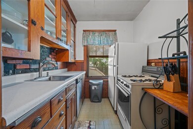 19 Redfern St, North Providence, RI 02911 - photo 7