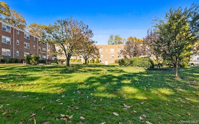 2 Edwards St unit 3D, Roslyn Heights, NY 11577 - photo 4