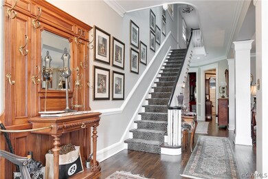 Foyer/Stairs