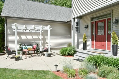 427 Glen Hill Dr, Saunderstown, RI 02874 - photo 2