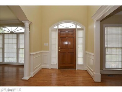 Entry. Livingroom on the right and diningroom on the left.