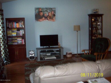 6907 Roseborough Ct, Louisville, KY 40228 - photo 6