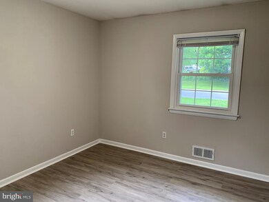 100 Oakton Rd, Gaithersburg, MD 20877 - photo 7