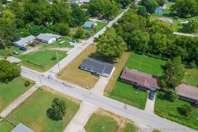 923 N Kern Ave, Okmulgee, OK 74447 - photo 5