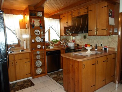 497 Pleasant St unit First Floor, Pawtucket, RI 02860 - photo 3