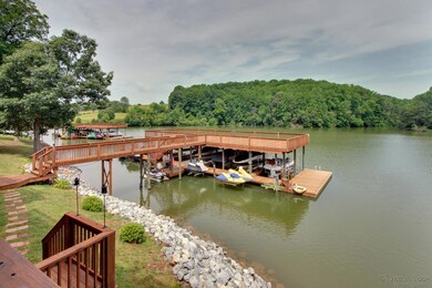 515 Cambridge Court_dock party deck jets