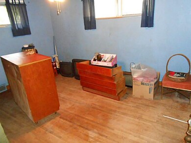 MBR with hdwd floor..