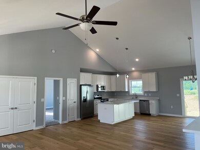 259 Chalcedony Dr, Martinsburg, WV 25404 - photo 4