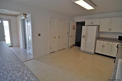 12 Brook St, Rensselaer, NY 12144 - photo 4