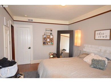 Bedroom, Primary