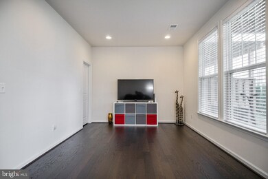 42246 Lancaster Woods Square, Chantilly, VA 20152 - photo 3