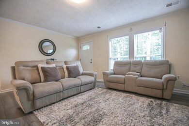 3903 Oakdale Cir, Triangle, VA 22172 - photo 5