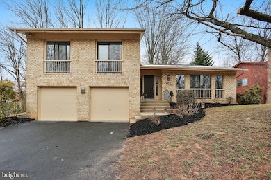 2519 Oakenshield Dr, Potomac, MD 20854 - photo 2